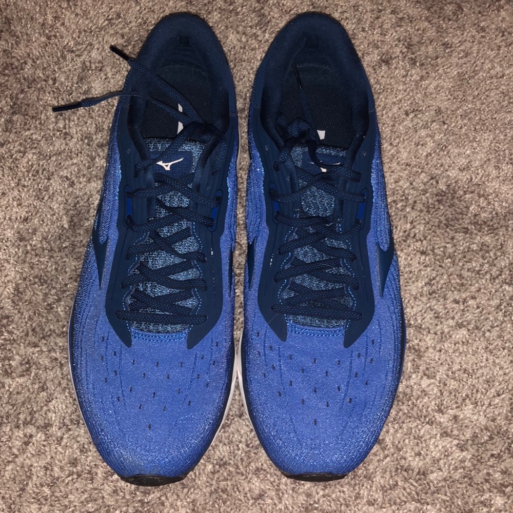 Mizuno Wave Sky running shoe
